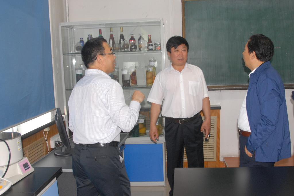 2-检查组在园艺学院检查