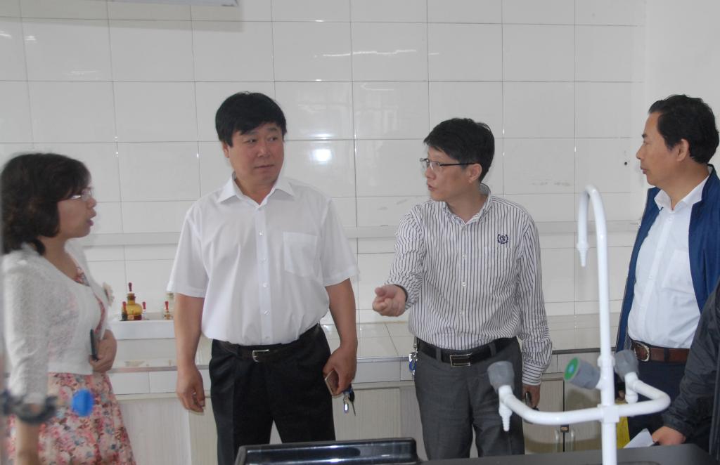 3-检查组在理学院化学馆检查