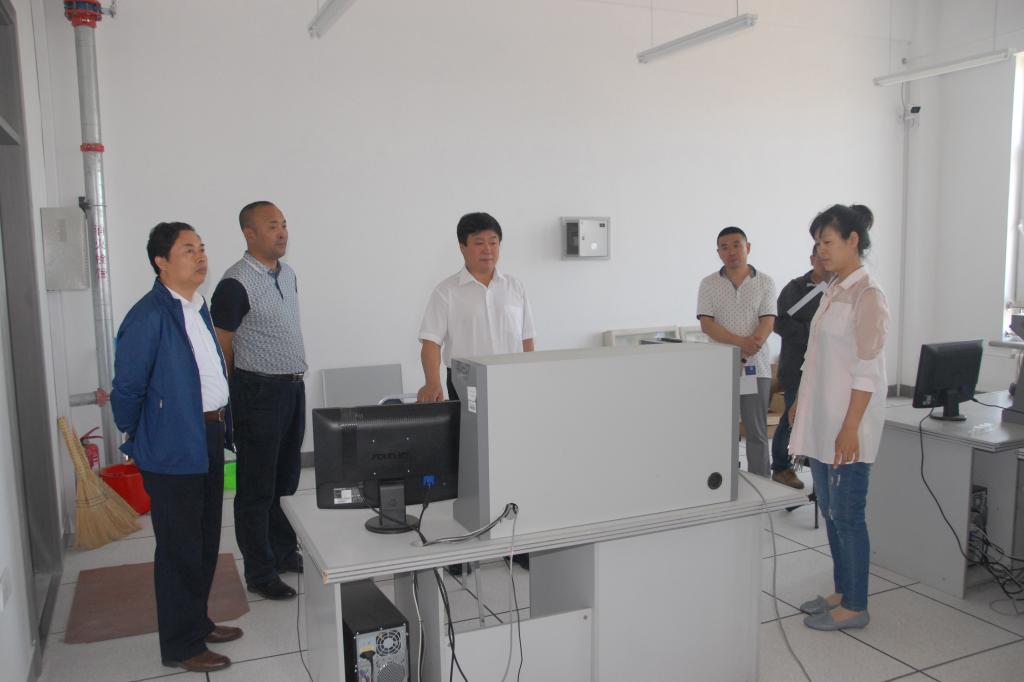 6-检查组在工程实训中心检查